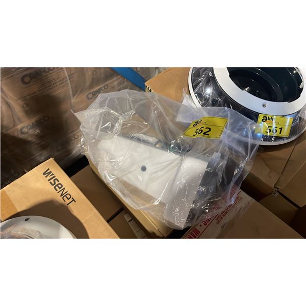 GROUP OF 5 AXIS T91L61 WALL/POLE MOUNTS