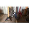 Image 3 : 4 ASSORTED POST HOLE DIGGERS & A STEEL TEMPER