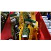 Image 7 : 2 BASKETS OF ASSORTED HOSE NOZZLES, GARDEN PRUNERS, SPRAYER NOZZLE & MORE