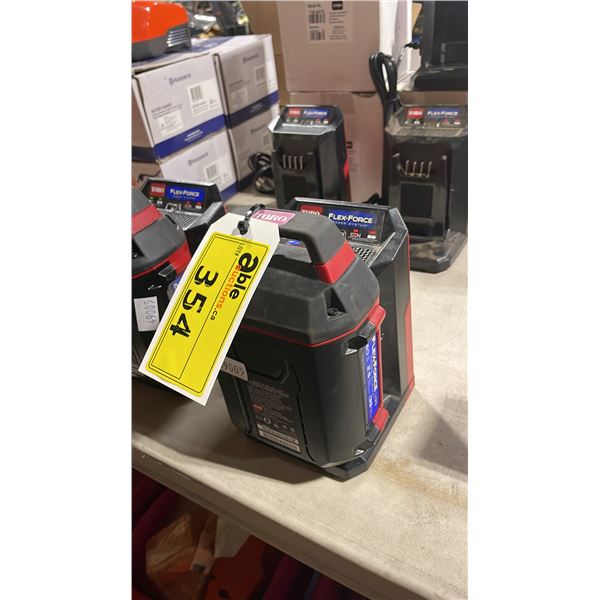 TORO CORDLESS BATTERY WITH FLEX-FORCE POWER SYSTEMS COMMERCIAL BATTERY CHARGER