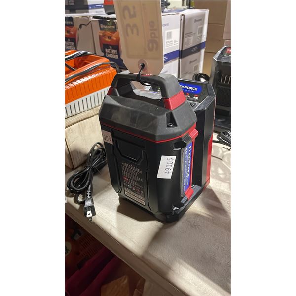 TORO CORDLESS BATTERY WITH FLEX-FORCE POWER SYSTEMS COMMERCIAL BATTERY CHARGER