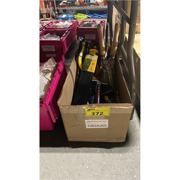 BOX OF ASSORTED VULCAN HAND TOOLS & LANDSCAPERS GARDEN TOOLS