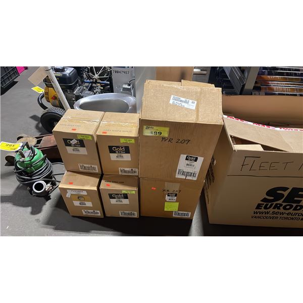 8 BOXES OF ASSORTED NAPA GOLD FILTER COMMERCIAL VEHICLE ENGINE FILTERS