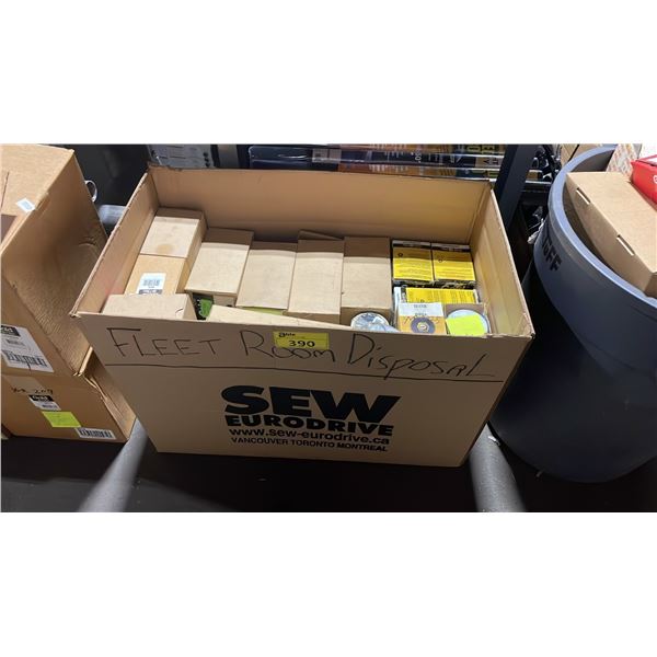 LARGE BOX OF ASSORTED NAPA GOLD FILTER COMMERCIAL VEHICLE ENGINE FILTERS