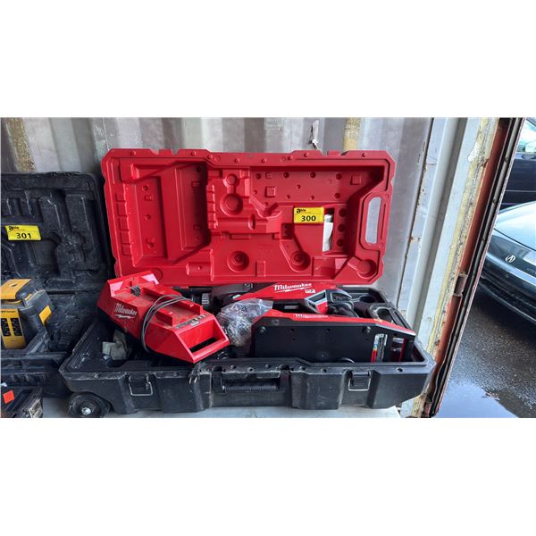 MILWAUKEE MXF301-0 MX FUEL HANDHELD CORE DRILL SYSTEM WITH CHARGER IN HARD TRANSPORT MOBILE