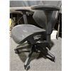 Image 9 : Black Mesh Ergonomic Office Chair with Adjustable Headrest and Lumbar Support