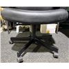 Image 11 : Black Faux Leather Swivel Office Chair With Armrests And Caster Base