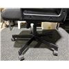 Image 12 : Black Faux Leather Swivel Office Chair With Armrests And Caster Base