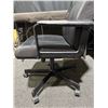 Image 7 : Black Faux Leather Swivel Office Chair With Armrests And Caster Base