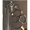 Image 11 : Large Mixed Lot of Costume Jewellery Rings Bracelets Necklaces Earrings Assortment
