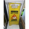 Image 2 : Bilingual Caution Wet Floor Signs 2 Pack