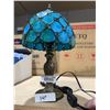 Image 3 : 14" Blue Stained Glass Table Lamp with Cord