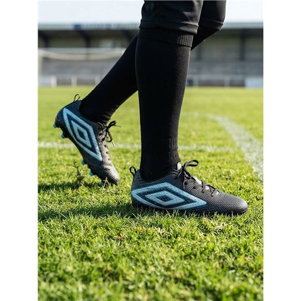 Umbro Aurora II Soccer Shoes Size 3 Black Blue