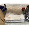 Image 3 : Plush Rectangular Tufted Pet Bed Cream
