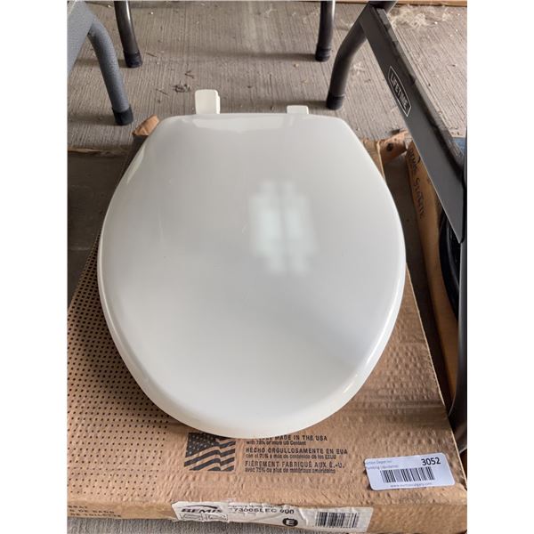 Bemis 7300SLEC 000 White Plastic Toilet Seat