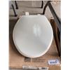 Image 1 : Bemis 7300SLEC 000 White Plastic Toilet Seat