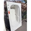 Image 2 : White Acrylic Jetted Bathtub 42x72 Inch