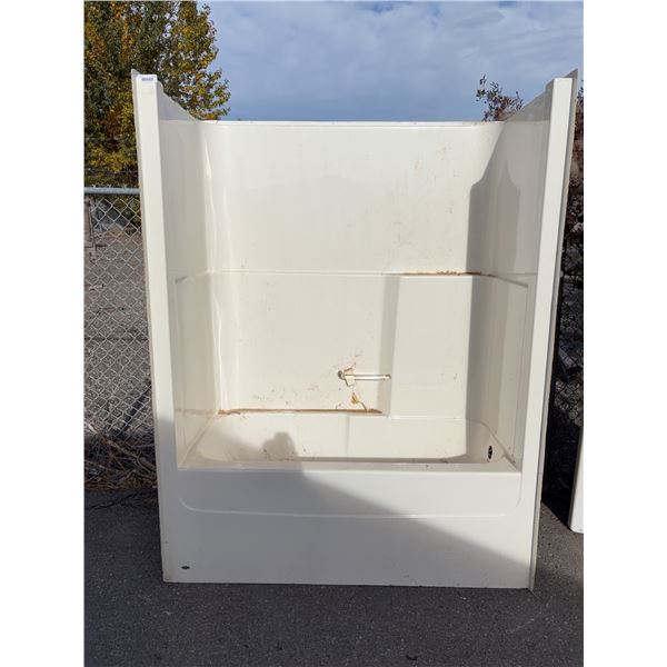HTC White Fibreglass Right Hand Drain Bathtub Insert 60x80in