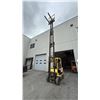 Image 17 : HYSTER E60XM-33 YELLOW ELECTRIC FORKLIFT WITH 42" FORKS, SIDE SHIFT, 3 STAGE MAST, 760 HOURS,