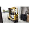 Image 3 : HYSTER E60XM-33 YELLOW ELECTRIC FORKLIFT WITH 42" FORKS, SIDE SHIFT, 3 STAGE MAST, 760 HOURS,