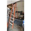 Image 1 : INDUSTRIAL LITE 8' FIBERGLASS/ALUMINUM LADDER