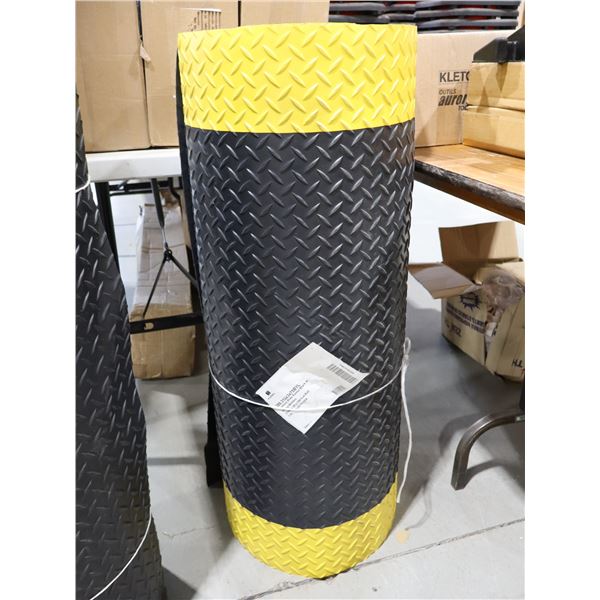 WEARWELL DIAMOND PLATE RUNNER 3'x75'