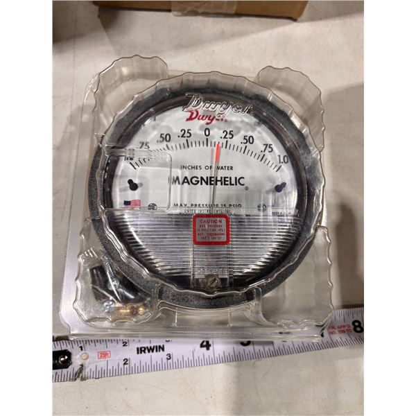 DWYER MAGNEHELIC GAUGES ANALOGUE 1 - 0 - 1 IN. W.C.