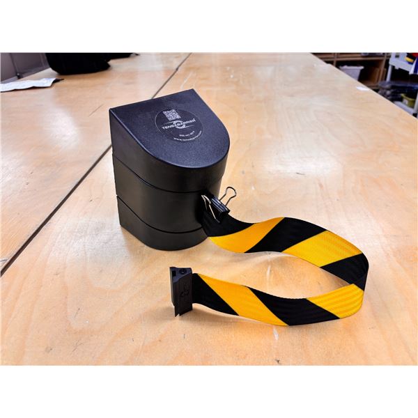 TENSABARIER WALL-MOUNT (WITH 1 RECEPTACLE)