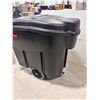 Image 3 : RUBBERMAID MEGA BRUTE WITH LID (REAR DOOR NOT INCLUDED)