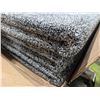 Image 2 : GREY OUDOOR CARPET / TURF 115"X144"
