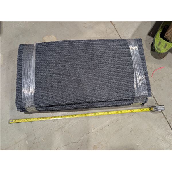 GREY CARPET