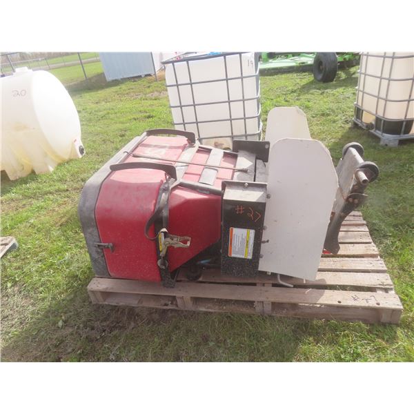 Boss TGS800 Sand/Salt Spreader – 12V