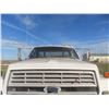 Image 3 : 1989 Ford F800 Dually with 16' Flat Deck and Stake Sides – 429 Gas, 5-Speed × 2