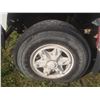 Image 5 : 1989 Ford F800 Dually with 16' Flat Deck and Stake Sides – 429 Gas, 5-Speed × 2