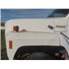 Image 6 : 1989 Ford F800 Dually with 16' Flat Deck and Stake Sides – 429 Gas, 5-Speed × 2