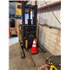 Image 10 : Caterpillar NRR30 Electric Stand-Up Forklift, 3k Capacity (Needs Repair)
