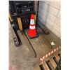 Image 11 : Caterpillar NRR30 Electric Stand-Up Forklift, 3k Capacity (Needs Repair)