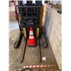 Image 12 : Caterpillar NRR30 Electric Stand-Up Forklift, 3k Capacity (Needs Repair)