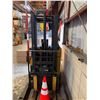 Image 13 : Caterpillar NRR30 Electric Stand-Up Forklift, 3k Capacity (Needs Repair)