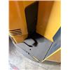 Image 18 : Caterpillar NRR30 Electric Stand-Up Forklift, 3k Capacity (Needs Repair)