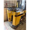 Image 7 : Caterpillar NRR30 Electric Stand-Up Forklift, 3k Capacity (Needs Repair)