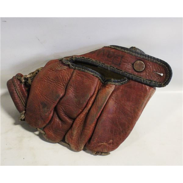 VINTAGE BALL GLOVE - CHILDS