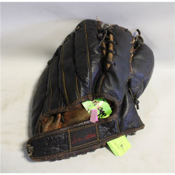 VINTAGE BALL GLOVE - BLACK
