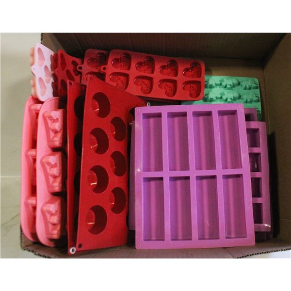 BUNDLE OF SILICONE COOKING MOLDS