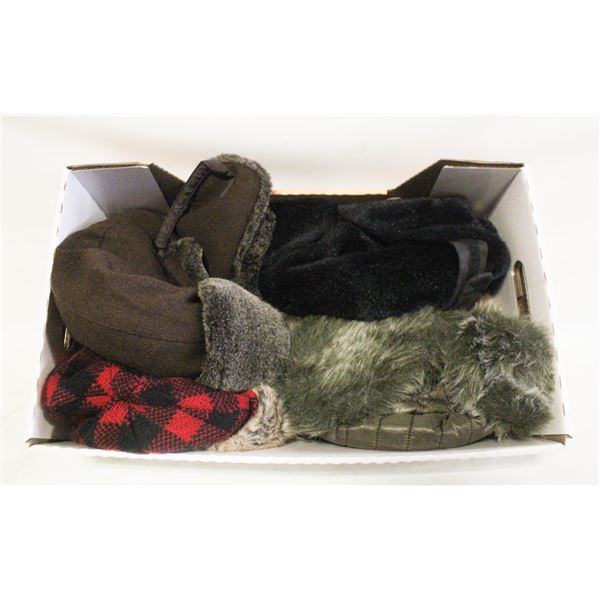 BOX WITH 4 AVIATOR STYLE HATS