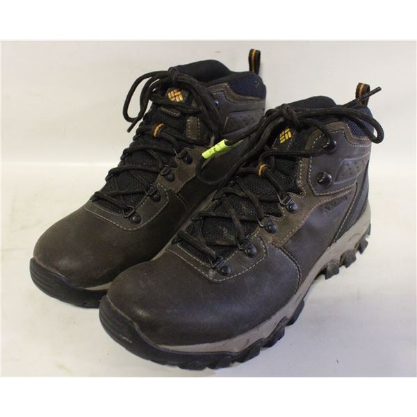 MENS COLUMBIA SIZE 10 HIKERS