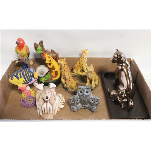 FLAT OF DÉCOR ITEMS
