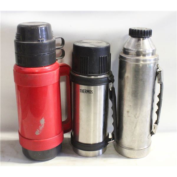 3 VINTAGE THERMOS