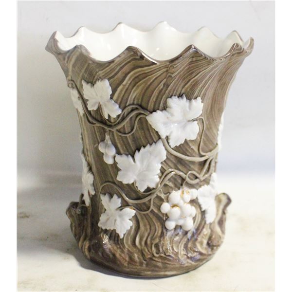 ANTIQUE VILLEROY & BOCH GRAPEVINE VASE