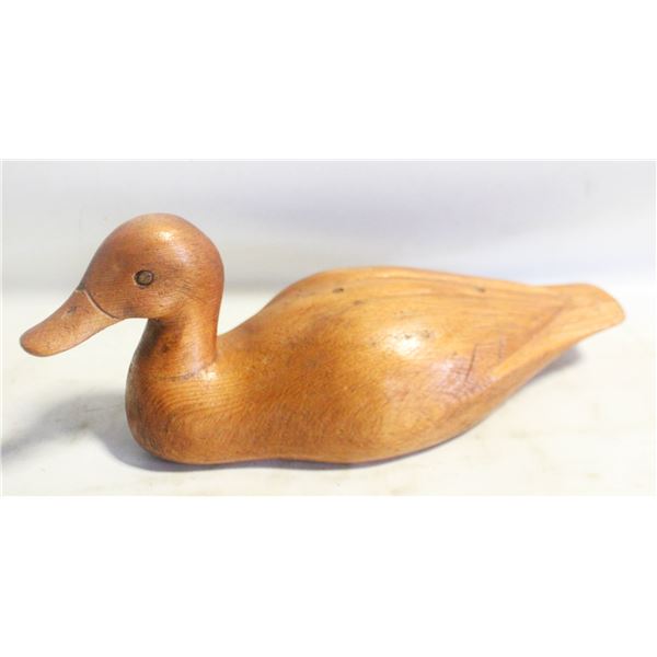 VINTAGE HAND CARVED WOODEN DUCK